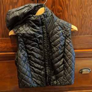 Lululemon cropped puffer vest with hood 10